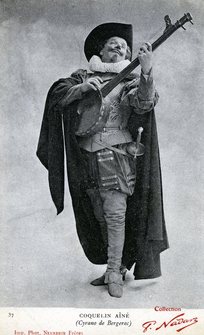 Constant Poppy alias Coquelin aîné (1841 - 1909) gefotografeerd in het kostuum van Cyrano de Bergerac (foto) door Etienne Neurdein