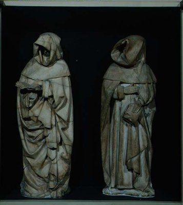 Twee rouwenden, uit het graf van de hertog van Berry in de kathedraal van Bourges door Etienne and Mosselmann Paul (fl.1467) Bobillet
