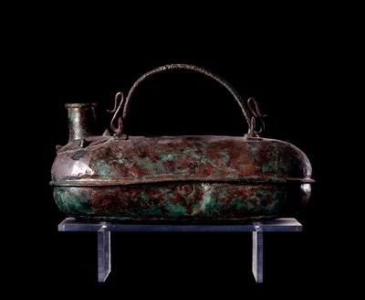 Etruskische beschaving: bronzen askos uit het graf van de Bronzen Kar in Vulci, 680-670 v.Chr. door Etruscan