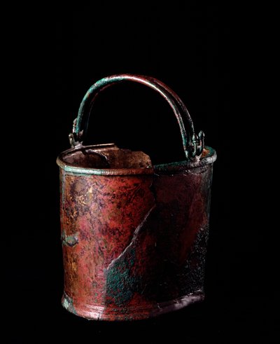 Etruskische beschaving: bronzen situle uit de necropolis van San Cerbone, graf 13, Populonia Italië 5e eeuw v.Chr. door Etruscan