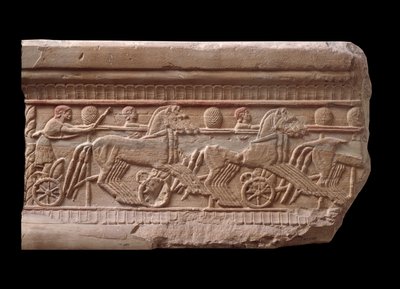 Reliëf met een wagenrace van een marmeren mijlpaal van Chiusi, Italië, 6e eeuw v.Chr. door Etruscan