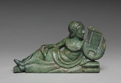 Vaatwerk ornament van liggende lier-speler, Italië, ca. 400-375 v.Chr. door Etruscan