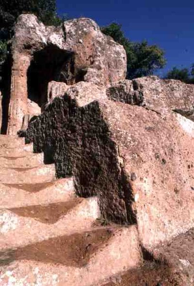 Overblijfselen van de necropolis door Etruscan Etruscan