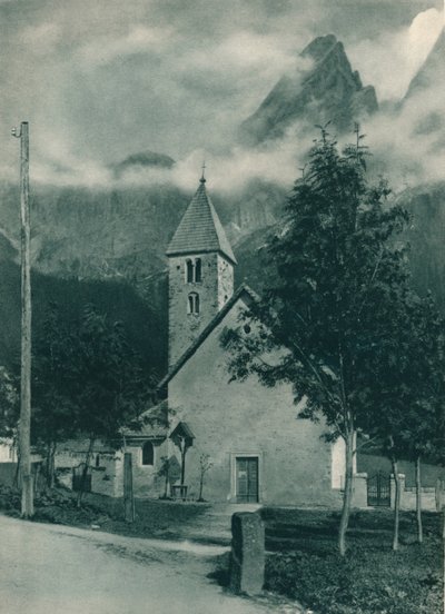 Kapel en Pala-groep, San Martino di Castrozza, Dolomieten, Italië door Eugen Poppel