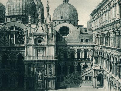 Binnenplaats van het Dogepaleis, Venetië, Italië, 1927 door Eugen Poppel