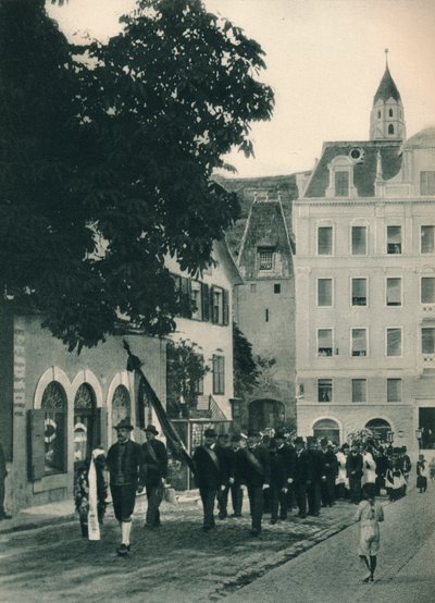 Begrafenisstoet, Merano, Zuid-Tirol, Italië door Eugen Poppel