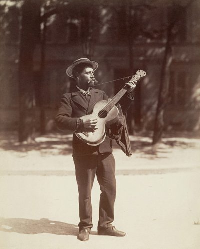 Gitaarspeler, Parijs door Eugène Atget