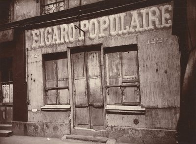 Le Figaro populaire, 122 Boulevard de la Villette (gevel van een barbierzaak, 122 Boulevard de la Villette) door Eugène Atget