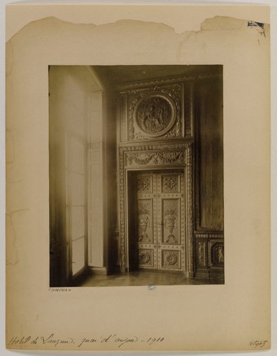 Gesneden deur, interieur, hôtel Lauzun door Eugène Atget