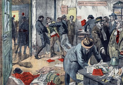 Benito Mussolini liet in februari 1923 massaal communisten arresteren in Triëst, Italië; doorzoeking van de kantoren van de krant 
