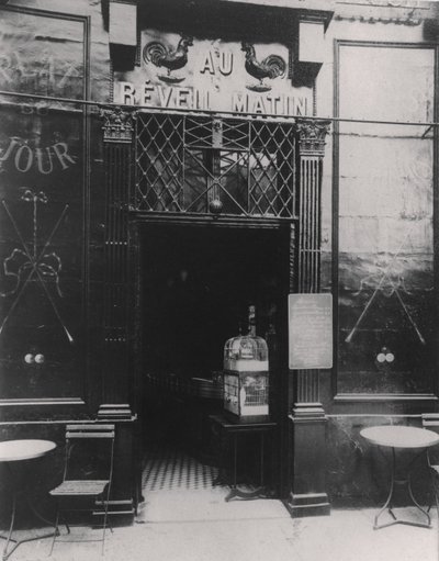 Au Réveil Matin, rue Amelot, 11e Arrondissement, Parijs door Eugène Atget