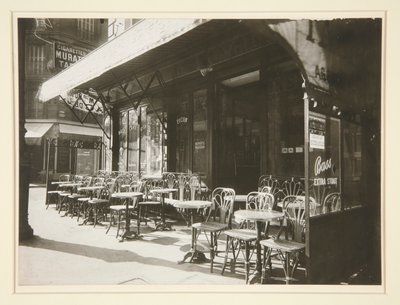 Café - Avenue de la Grande Armée door Eugène Atget