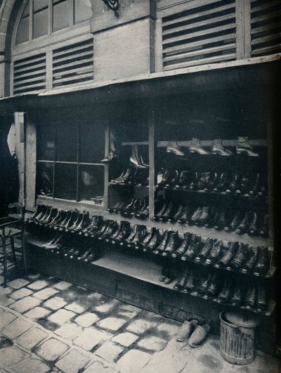 Oude Schoenen door Eugène Atget