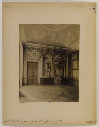 Salon, interieur, hotel Lauzun door Eugène Atget