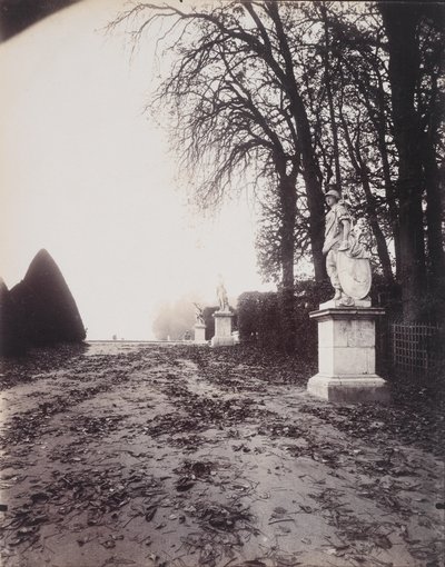 Versailles, Allee des Trois Fontaines, ca. 1906 door Eugène Atget