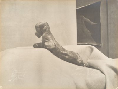 [De gebalde vuist van Auguste Rodin], voor 1898 door Eugène Druet