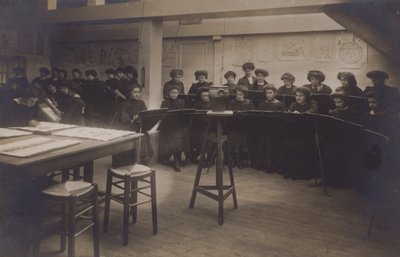 Vrouwelijke studenten in een kunstklas door European Photographer