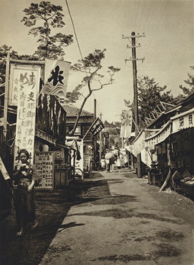 Japan, Op het heilige eiland Enoshima door European Photographer
