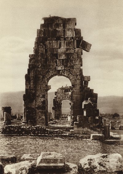 Volubilis, Ruïnes van de Tempel van Hadrianus door European Photographer