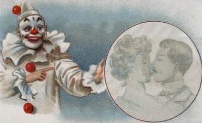 Clown kijkt naar een kussend paar door European School