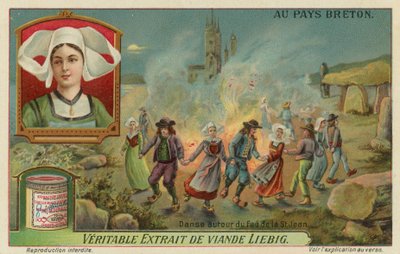 Dansen rond het vuur op de vooravond van Sint-Jan (midzomer) door European School