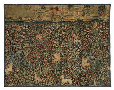 Mille fleurs tapijtfragment met dieren, vogels en landschap, c.1500 door European School