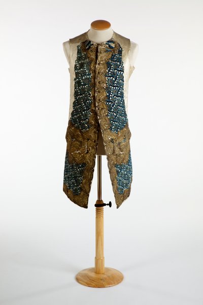 Vest versierd met gouddraad, blauwe chenille en pailletten, ca. 1750-70 door European School