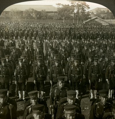 Japanse infanterie bij de verjaardag van de keizer, Tokio, Japan door Excelsior Stereoscopic Tours