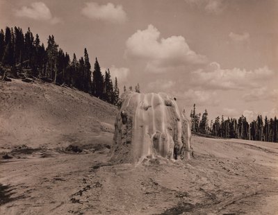 Lone Star Geyser Kegel, Yellowstone National Park door F. Jay Haynes