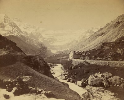 [Rivier stroomt door bergvallei] door Farnham Maxwell Lyte