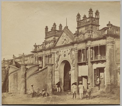 Poort die leidt naar de Kaiserbagh door Felice A. Beato