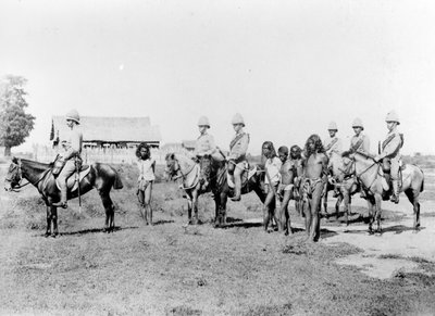 Dacoits worden binnengebracht door bereden infanterie, c.1890 door Felice Beato