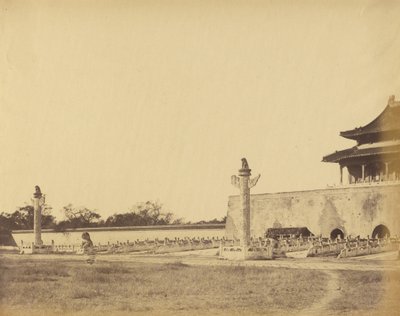 Ingang tot het Winterpaleis, Pekin, oktober 1860 door Felice Beato