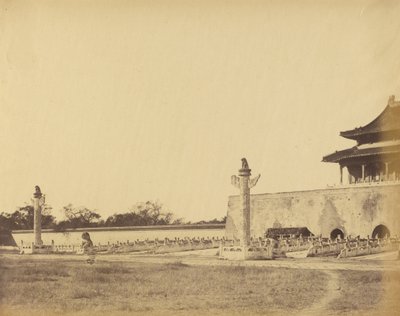 Ingang van het winterpaleis, Peking, oktober 1860 door Felice Beato