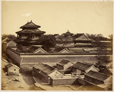 [Eerste uitzicht in Peking vanaf de Anting Poort]. door Felice Beato