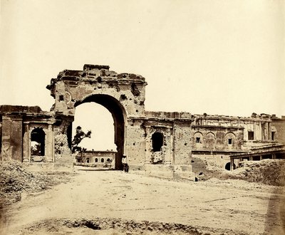 Poort naar de Residentie, Lucknow, 1858 door Felice Beato