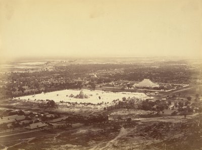 Algemeen Uitzicht op Mandalay vanaf Mandalay Hill met de 450 Pagodes en de Onovertroffen Pagode door Felice Beato