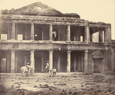 Interieur van Secundra Bagh na het Bloedbad door Felice Beato