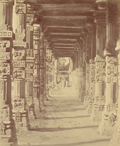 Interieur van de Hindoe-tempel in Kootub door Felice Beato