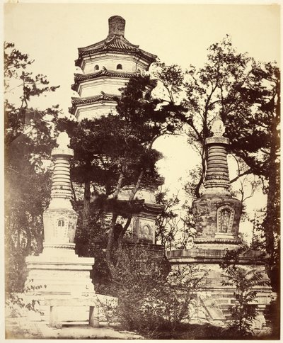 [Pagode op de heuvel - Zomerpaleis, Yuen-Ming-Yuen, Peking]. door Felice Beato