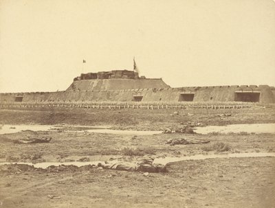 Achterkant van het Noordfort na de verovering, toont de terugtocht van het Chinese leger door Felice Beato