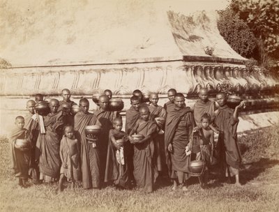 Terugkeer naar hun Klooster - Birmaanse Priesters na het Bedelen voor hun Dagelijkse Voedsel door Felice Beato