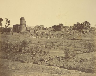 [Ruïnes van de Residentie aan de andere kant van de Bailee Bewakingspoort]. door Felice Beato
