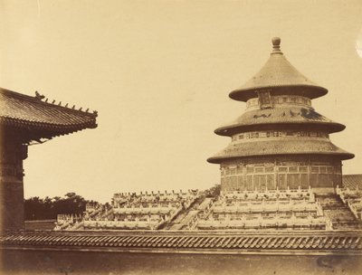 Tempel van de Hemel vanaf de plaats waar de priesters worden verbrand in de Chinese stad Peking. 18 oktober door Felice Beato