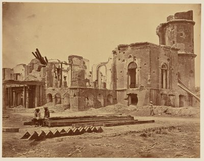 [De residentie vanaf de voorkant, met de kamer waarin Sir Henry Lawrence werd gedood]. door Felice Beato