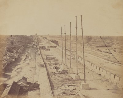 Top van de muur van Anting Gate, Peking, ingenomen door Engelse en Franse troepen, okt 1860 door Felice Beato