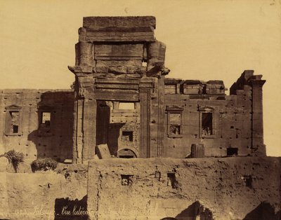Resten van de tempel van de zon in Palmyra, Syrië door Félix Bonfils
