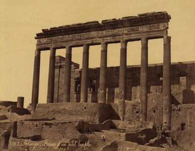 Vrijstaande zuilengang voor een tempel in Palmyra, Syrië door Félix Bonfils