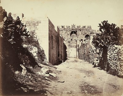 Uitzicht op een deel van de stadsmuren en het huis van Sint-Anna, in Jeruzalem door Félix Bonfils