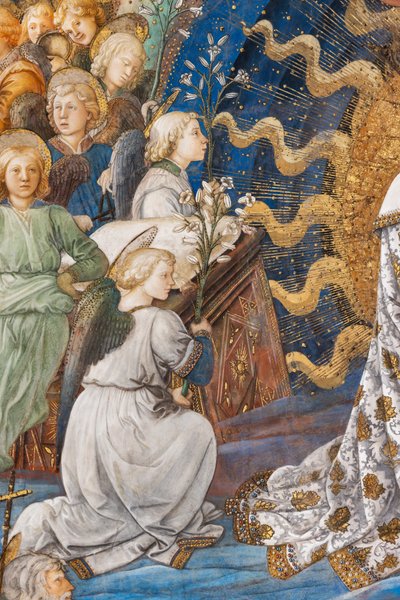 Engelen die lelies vasthouden, bloemen die het symbool van zuiverheid zijn, detail van Kroning van Maria door Filippo Lippi